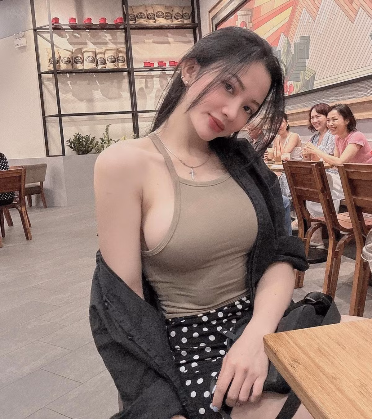 Sau khi được báo Trung đăng tải, hot gymer này bất ngờ nổi tiếng đình đám trên MXH.