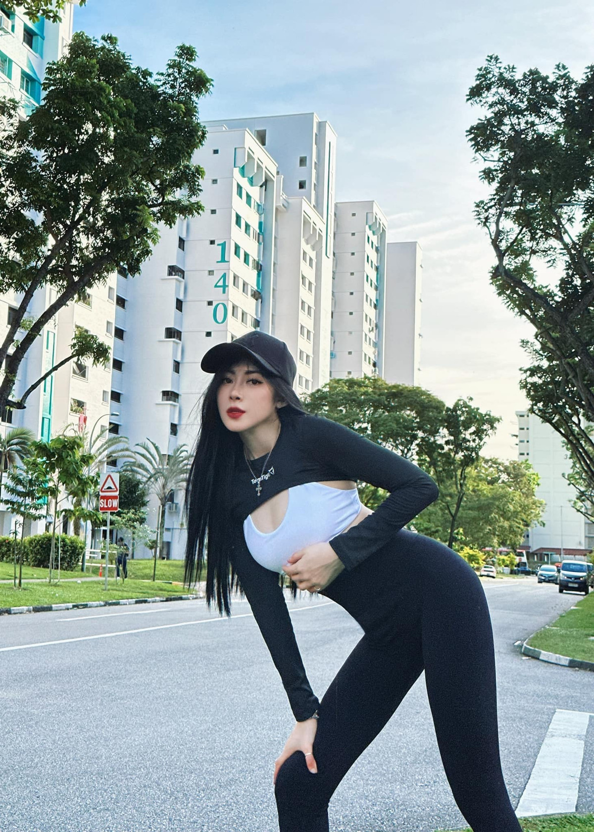 Sau nhiều năm nổi tiếng, cô gái Quảng Bình vẫn gây sốt khi giữ được vóc dáng đẹp như xưa.