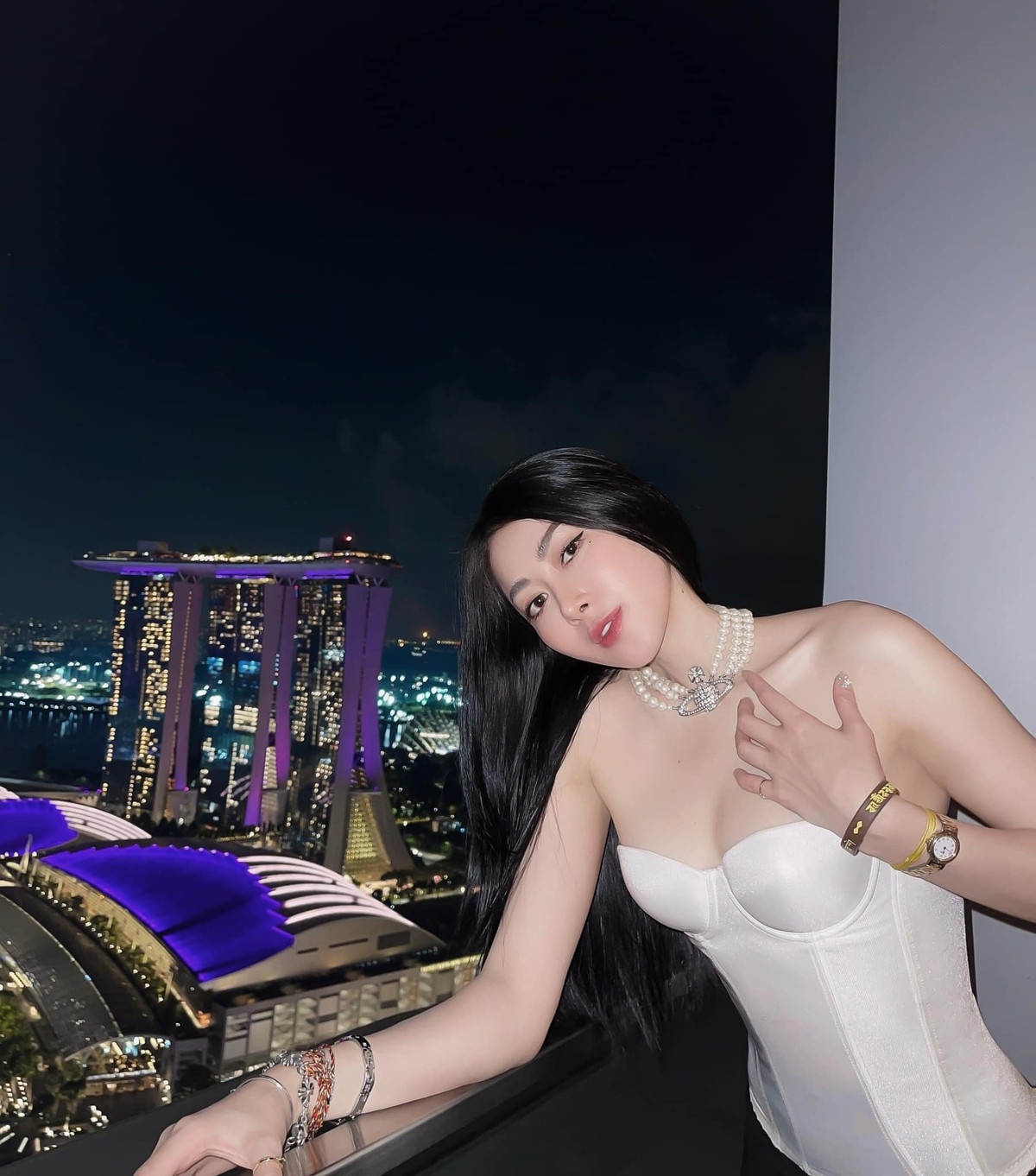 Mai Sương sở hữu khuôn mặt khả ái và vóc dáng cực kỳ nóng bỏng.