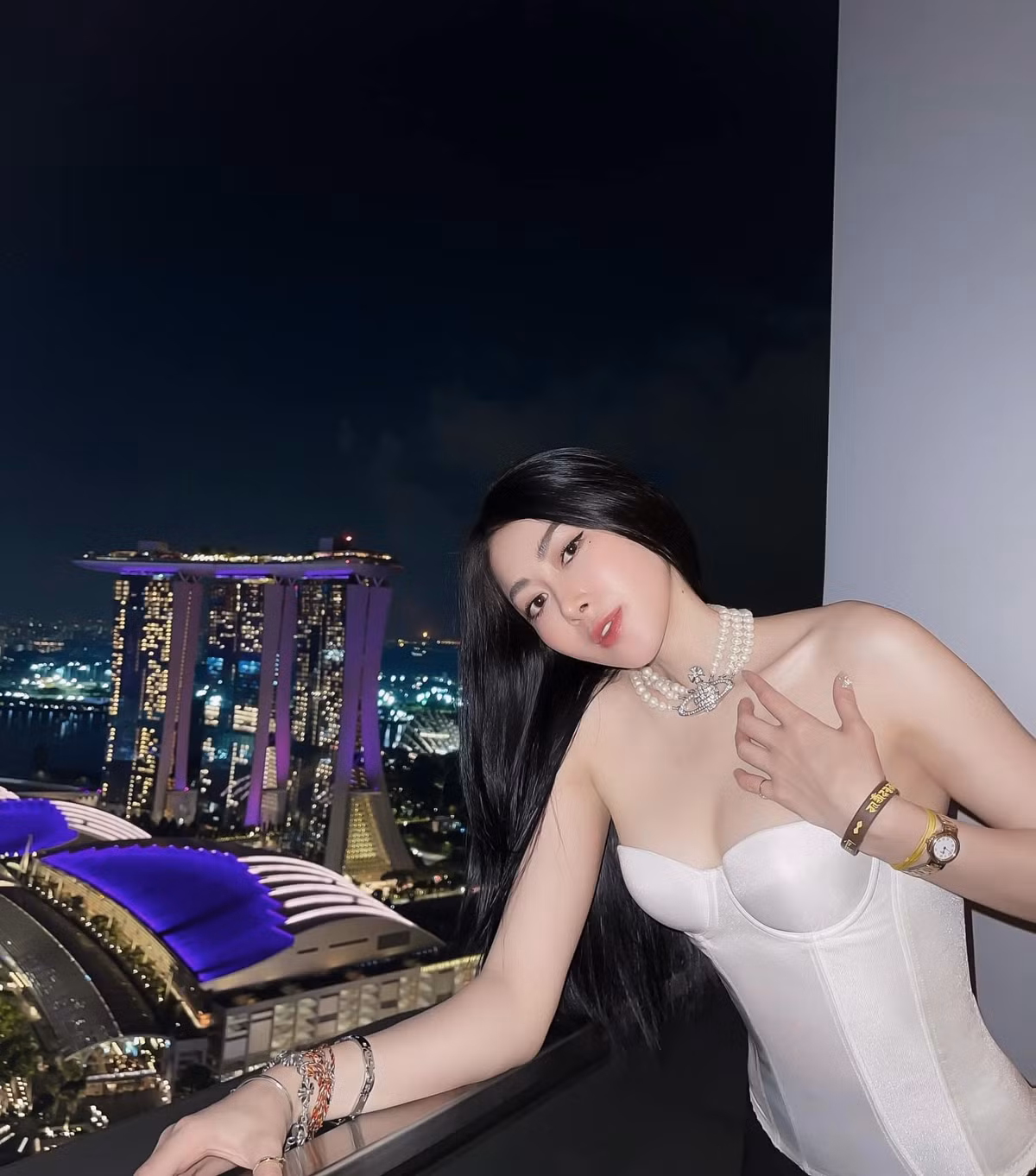 Mai Sương sở hữu khuôn mặt khả ái và vóc dáng cực kỳ nóng bỏng.