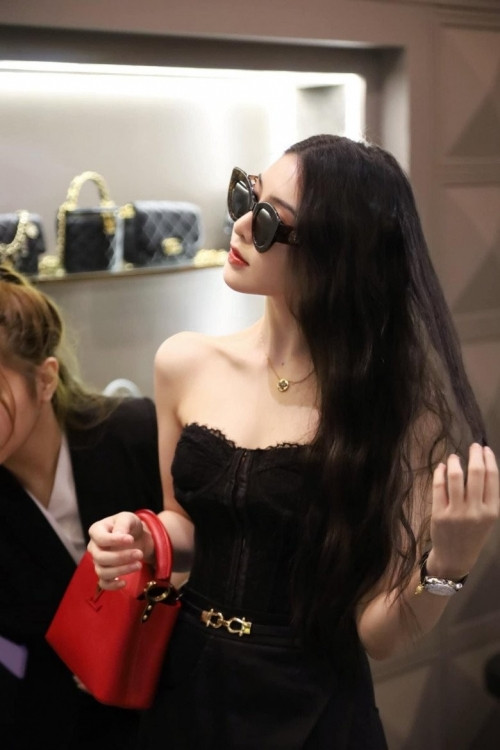 Không hoạt động nhiều trong showbiz nhưng thông tin và hình ảnh đời tư kín tiếng của Diệu Linh khiến nhiều người tò mò. Ảnh: FBNV