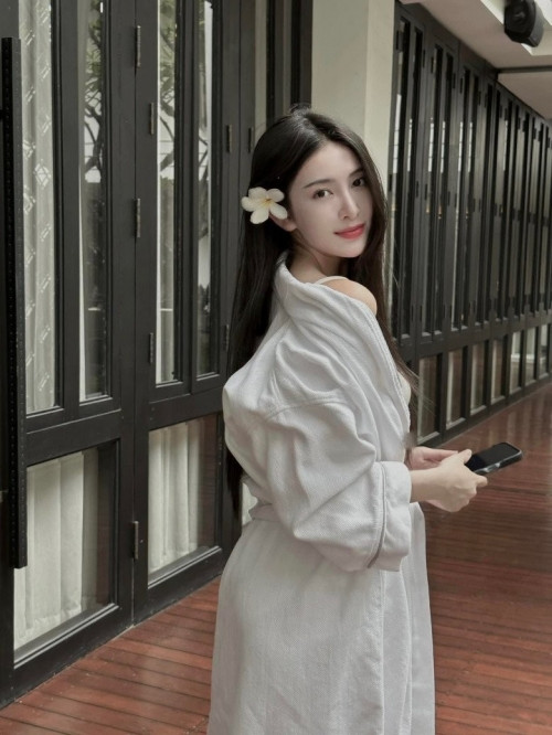 Cô hiện làm người mẫu tự do, KOL… và thường xuyên xuất hiện tại các sự kiện đình đám với vai trò khách mời.