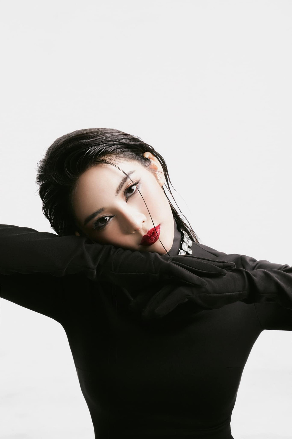 Gái xinh 2K còn được biết đến khi tham gia The Face Việt Nam 2022. Tuy nhiên, sau khi ồn ào người thứ ba nổ ra thì hình ảnh của cô hoàn toàn bị xoá sạch khỏi truyền hình, những tập phát sóng hầu như công chúng không thấy bóng dáng của Diệu Linh dù cô trước đó được cho là một thí sinh mạnh.