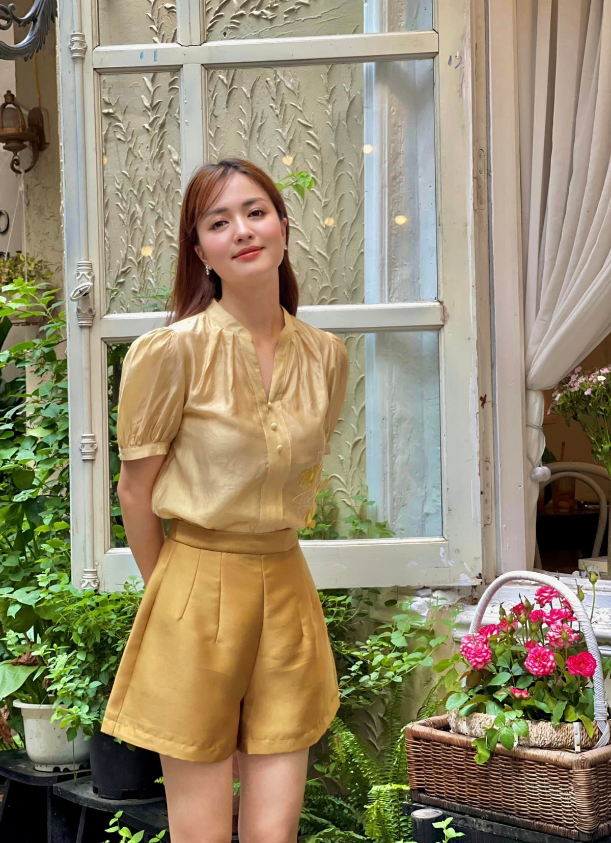 Hiện tại Hồ Liên rẽ hướng khác liên quan đến trang điểm, làm KOLs.