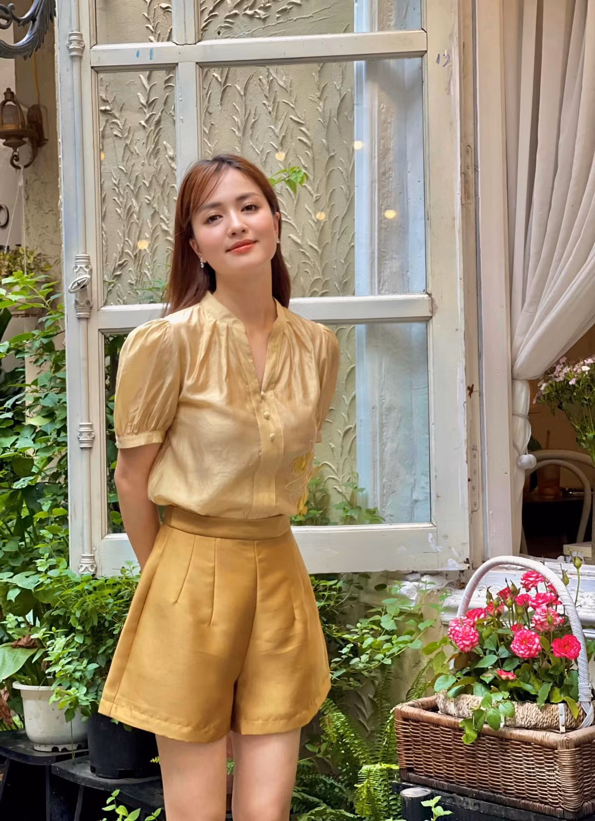 Hiện tại Hồ Liên rẽ hướng khác liên quan đến trang điểm, làm KOLs.