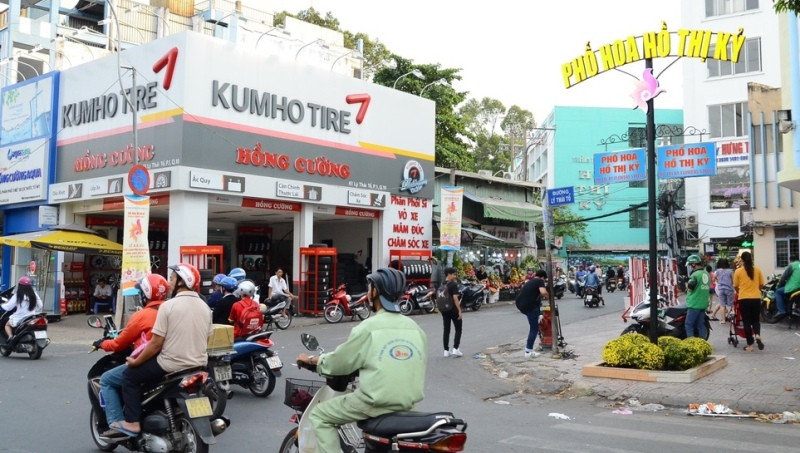 Đúng vào dịp giáp Tết Kỷ Hợi 2019, UBND quận 10, TP HCM đã tổ chức lễ ra mắt "Phố chuyên kinh doanh hoa khu vực Hồ Thị Kỷ", nằm trên tuyến đường được đặt tên nữ Anh hùng, liệt sĩ Hồ Thị Kỷ và xen kẽ bên chung cư Lê Hồng Phong (thuộc phường 1, quận 10).