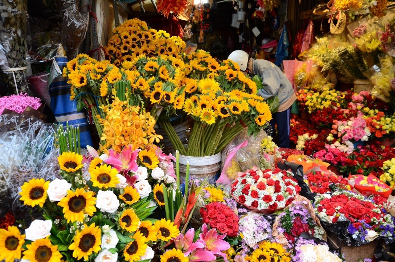 Chợ hoa Hồ Thị Kỷ từ xưa đến nay được mệnh danh "chợ hoa không ngủ" vì luôn tấp nập dù ngày hay đêm.