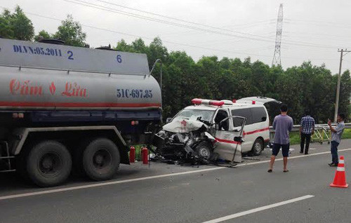 Hiện trường vụ tai nạn kinh hoàng trên cao tốc HLD.