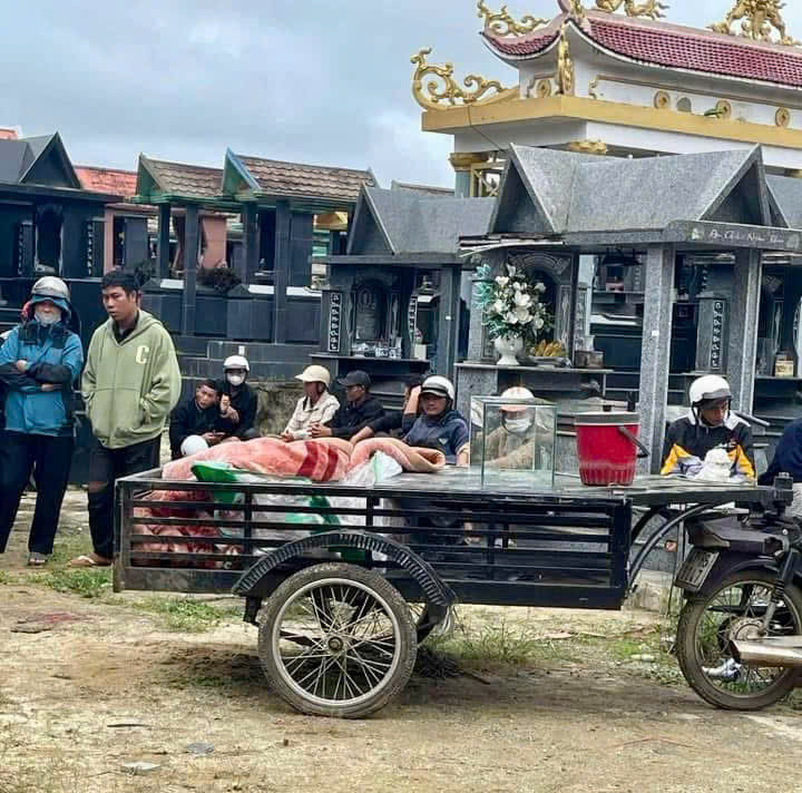 Phat hien thi the quan trong chan bong tai nghia trang o Dak Lak