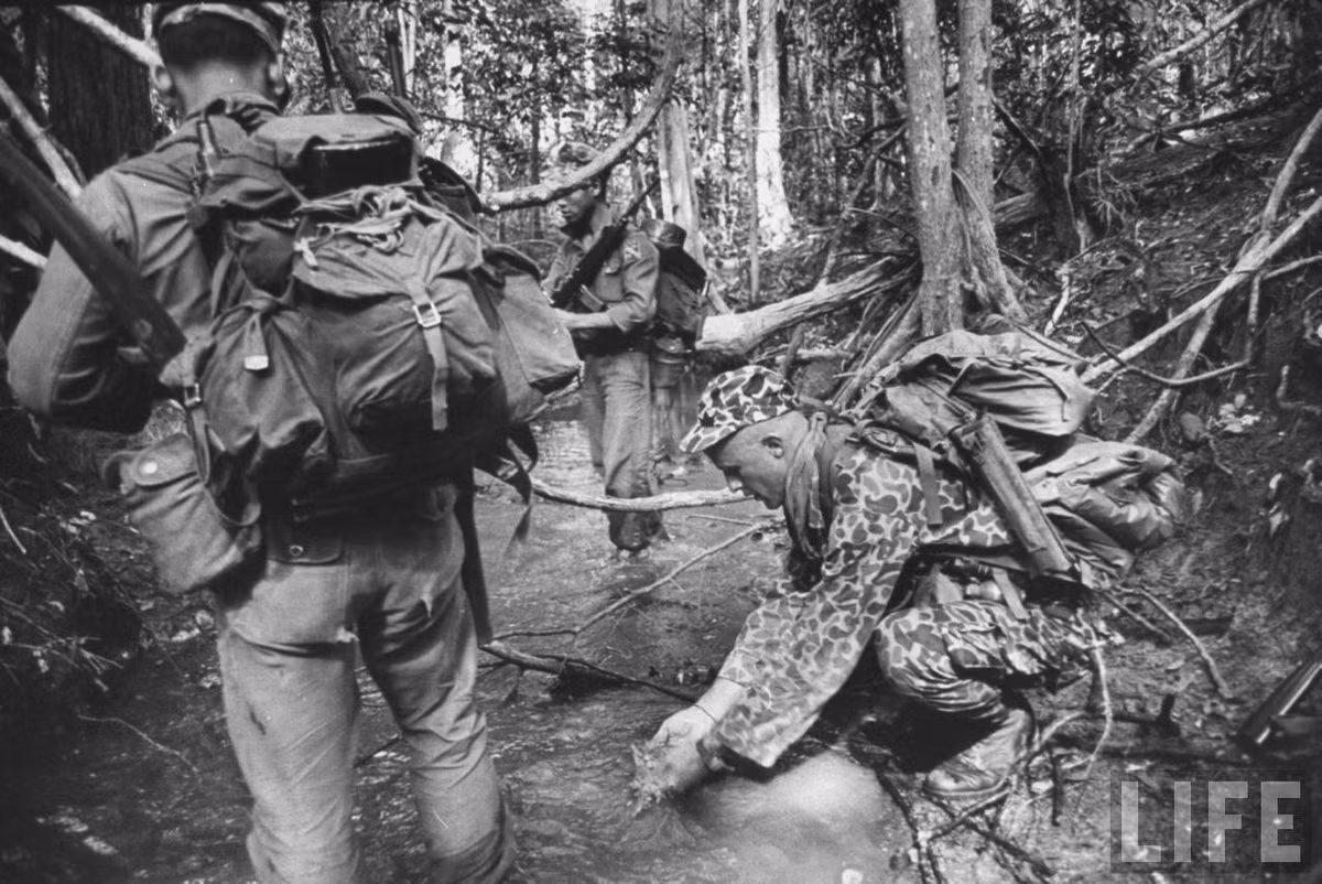 Cuộc tuần tra trong rừng rậm Tây Nguyên.