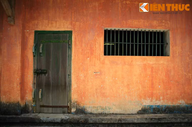 Đến năm 1940, do phong trào đấu tranh cách mạng của đồng bào các dân tộc phát triển mạnh mẽ, thực dân Pháp đã chuyển đổi nhà lao làm nơi giam giữ những người yêu nước.