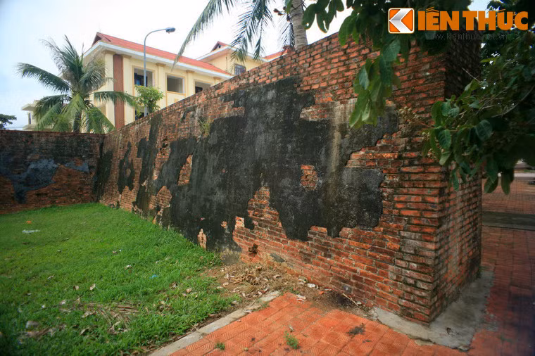 Trong thời chống Pháp, thành Đồng Hới là nơi tụ nghĩa, tụ quân, là điểm hẹn của những con người dám sống, dám hy sinh vì Tổ quốc. Phần lớn thành Đồng Hới đã bị phá hỏng trong thời kỳ Pháp thuộc.