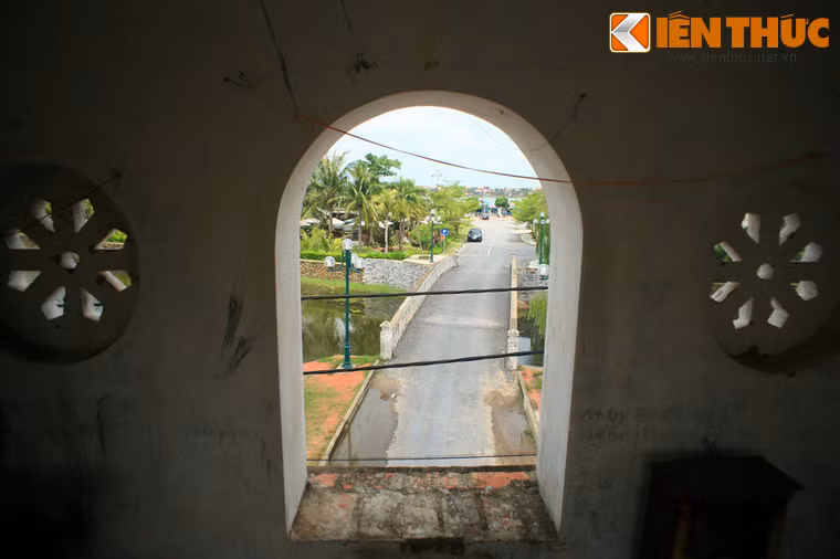 Năm 1885, thực dân Pháp đánh miền Trung, thành Đồng Hới trở thành nơi phòng ngự, phản công của quan quân nhà Nguyễn. Ngày 19/7/1885, thực dân Pháp tấn công thành Đồng Hới lần 2 và thành đã rơi vào tay Pháp.