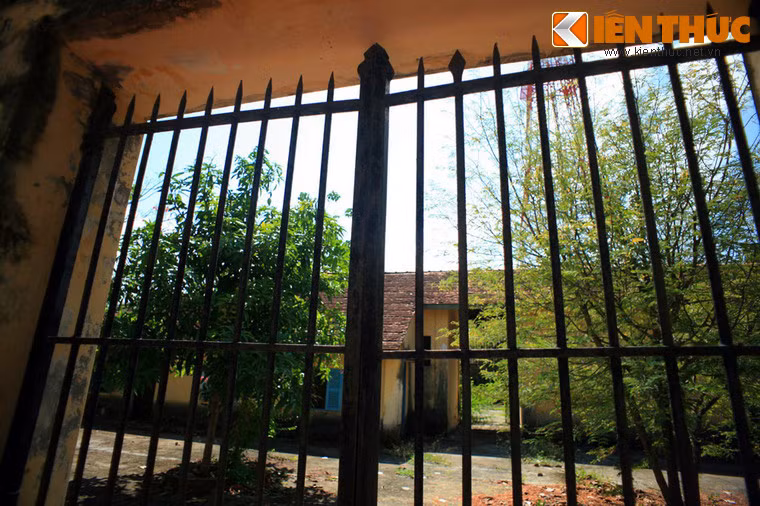 Từ năm 1960 đến 1975, khu nhà tù được dùng làm kho chứa vũ khí của Mỹ và chính quyền Sài Gòn.