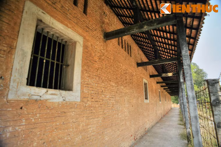 Đến cuối năm 1958, số tù nhân lên đến gần 6.000 người, trong đó có 1.000 tù nhân là nữ.