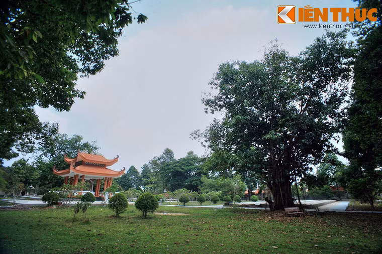 Năm 1995, vào dịp kỷ niệm 37 năm ngày đoàn kết, bất khuất đấu tranh chống vụ đầu độc tù nhân Phú Lợi, di tích đã được trùng tu, tôn tạo thành công viên cây xanh, làm nơi tham quan giáo dục truyền thống cho thế hệ mai sau.