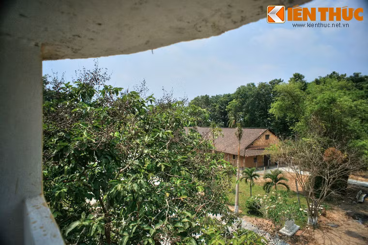 Nhà tù được chia làm nhiều khu vực: khu hành chánh, khu gia đình binh sĩ và khu An Trí Viện – thực chất là trại giam. Khu trại giam gồm có 3 trại: Chi Lăng, Bạch Đằng, Đống Đa. Cả 3 trại có 9 phòng giam đánh dấu A,B,C,D,…