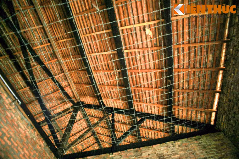 Tổ chức Đảng trong trại giam quyết định tổ chức đấu tranh công khai bằng các hình thức như tung nóc nhà giam, chiếm đài phát thanh, dùng các tấm tôn cuộn thành loa lên tiếng tố cáo. Tin địch đầu độc tù nhân đã được lan truyền khắp nơi, khiên dân chúng phẫn nộ biểu tình ở nhiều địa phương.