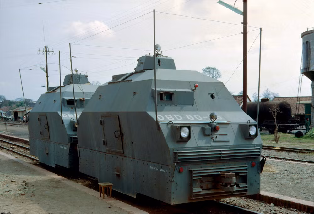 Sau 1975, hình ảnh các toa tàu kì dị này đã hoàn toàn biến mất ở Việt Nam.