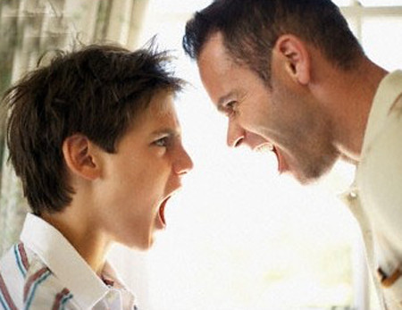 Giải pháp: Đừng để trẻ thay đổi qui tắc hay đàm phán về những hình phạt mà bạn đưa ra, sự rõ ràng và cương quyết của bạn buộc bọn trẻ có trách nhiệm với hành vi của chúng.