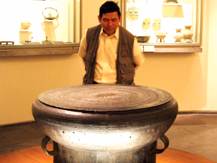 Phó sứ Moulié đã phát hiện và thu giữ chiếc trống này tại nhà một người vợ góa của viên quan lang người Mường vùng sông Đà thuộc tỉnh Hòa Bình vào năm 1887. Ảnh: BS Nguyễn Xuân Quang.