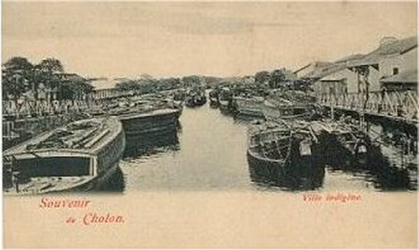 Thuyền bè trên kênh rạch ở Chợ Lớn.