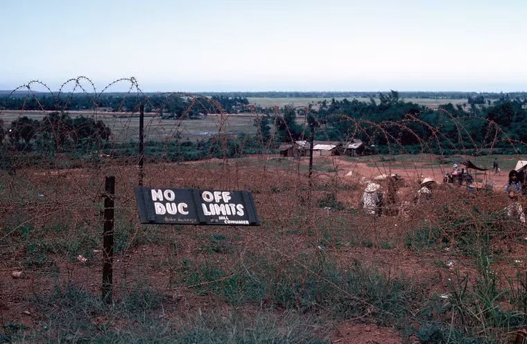 Vành đai phía ngoài căn cứ LZ Dragon.