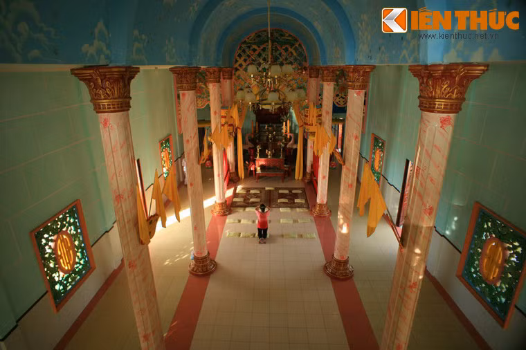 Theo quan niệm của đạo Cao Đài, Đức Phật Mẫu là người Mẹ tạo nên chúng sinh.