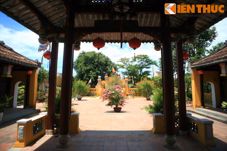 Mỗi năm hai lần, đình Cẩm Phô tổ chức xuân kỳ thu tế vào 16 tháng Giêng và 16 tháng 8 Âm lịch, thu hút một lượng lớn khách du lịch đến tìm hiểu và tham quan.