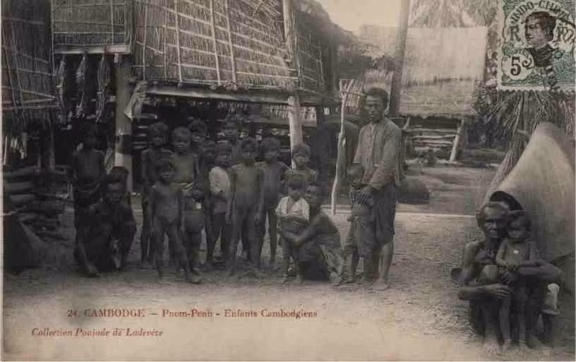 Cư dân tại một ngôi làng ngoại ô Phnom Penh.