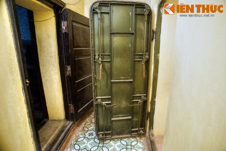 Hầm được xây dựng năm 1967, vào thời điểm Mỹ đã tiến hành leo thang bắn phá miền Bắc. Theo đề án của Bộ Tổng tham mưu, việc bảo đảm an toàn cho cơ quan đầu não tại thành cổ có ba mức: báo động, xuống hầm và di tản. Hệ thống hầm ngầm sẽ được sử dụng ở mức báo động 2.