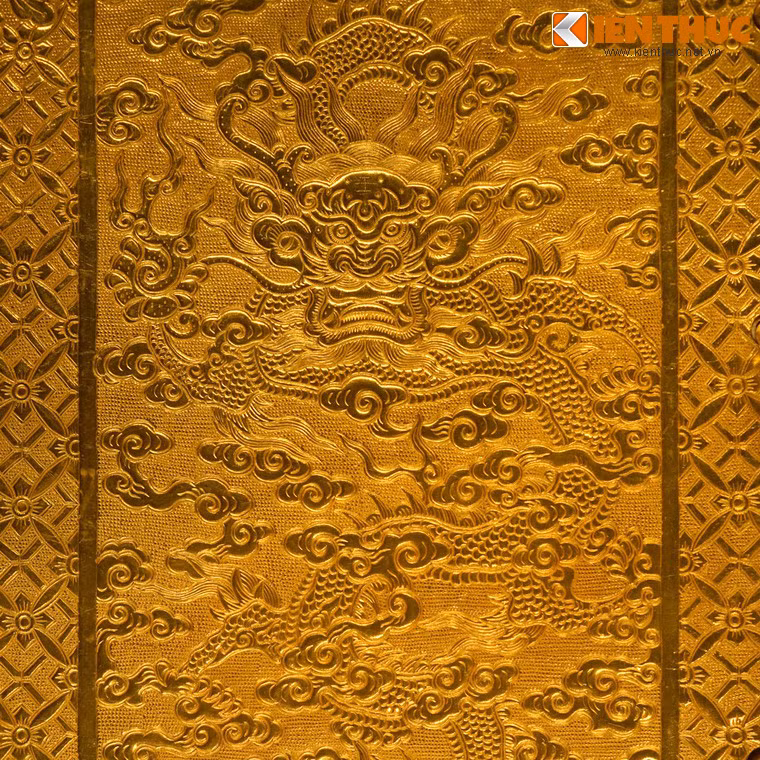 Đó là sự kiện các hoàng đế lên ngôi, lập hoàng thái tử, tấn phong hoàng hậu, vương phi hoặc ghi công, phong tước và dâng, ban tôn hiệu, thụy hiệu cho hoàng thân, quốc thích...