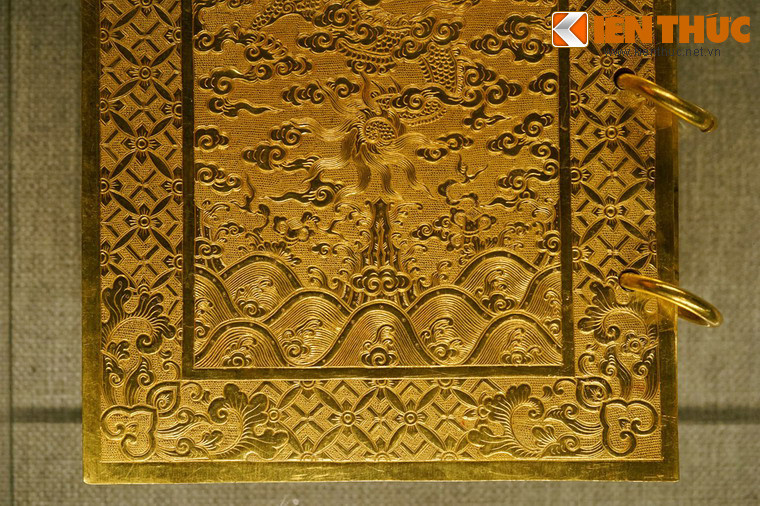 Ngoài ra còn có sách của hoàng đế ở hữu miếu (vàng mười tuổi); Sách của hoàng hậu ở hữu miếu (vàng tám tuổi); Sách của hoàng đế ở tả miếu (vàng tám tuổi hay năm tuổi); Sách của hoàng hậu ở tả miếu (vàng tám tuổi hay năm tuổi)...