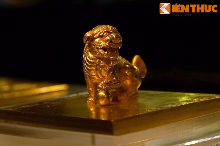 Đặc biệt, nơi đây sở hữu bộ sưu tập Bảo vật quốc gia lớn nhất Việt Nam, với hàng chục Bảo vật thuộc các thời kỳ khác nhau, như trồng đồng Ngọc Lũ I thời Đông Sơn, Bình gốm hoa lam vẽ thiên nga thời Lê Sơ, ấn vàng Đại Việt quốc Nguyễn chúa vĩnh trấn chi bảo thời Nguyễn...