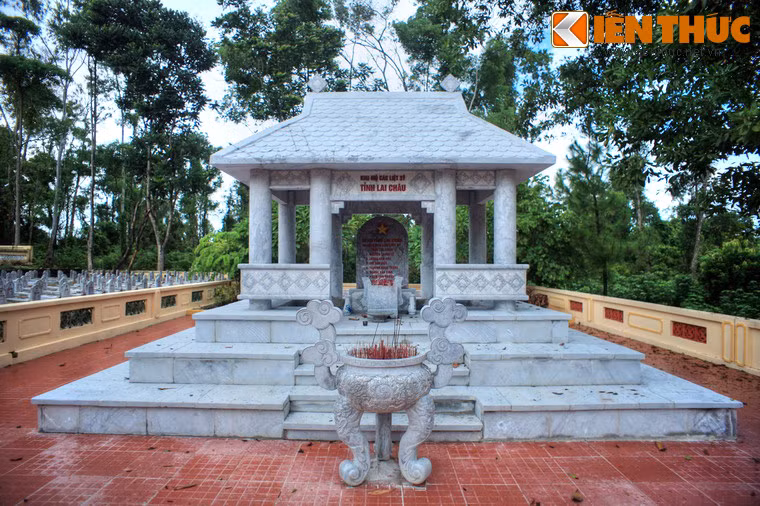 Mỗi khu đều có nhà tưởng niệm với kiến trúc phảng phất hình ảnh đặc trưng của các vùng quê nơi chôn nhau cắt rốn của liệt sĩ.