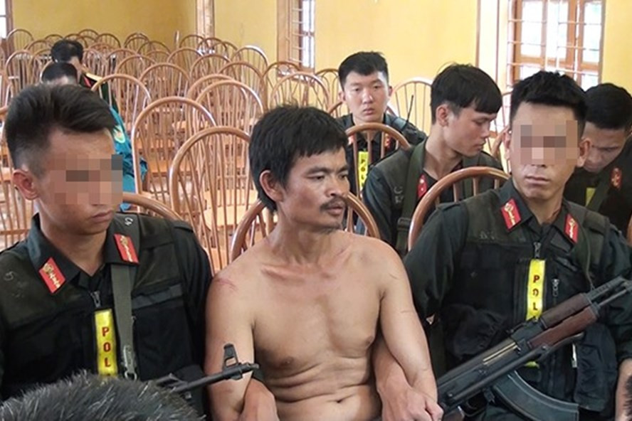  7. Giết hàng xóm vì nghi dùng bùa ngải: Công an tỉnh Sơn La bắt tại chỗ Lò Văn Niên (sinh năm 1984, trú tại bản Trọ Phẳng, xã Chiềng Pha) về hành vi giết người. Do nghi ngờ hàng xóm là ông N. (SN 1975) dùng bùa để mình không ăn không uống và có quan hệ bất chính với vợ mình nên Niên đã sát hại khi ông này đi cắt cỏ gần về tới nhà. Niên dùng gậy đã chuẩn bị trước đó để đánh vào đầu nạn nhân, sau đó bỏ trốn vào rừng.