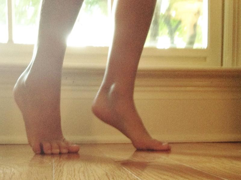 Lưu ý: Vitamin D và canxi là "bộ đôi hoàn hảo", bởi vitamin D giúp hấp thụ canxi tốt hơn và tăng chiều cao. Ngoài bổ sung canxi, bạn cũng nên cung cấp vitamin D cho cơ thể bằng cách tắm nắng, ăn thực phẩm giàu vitamin D.