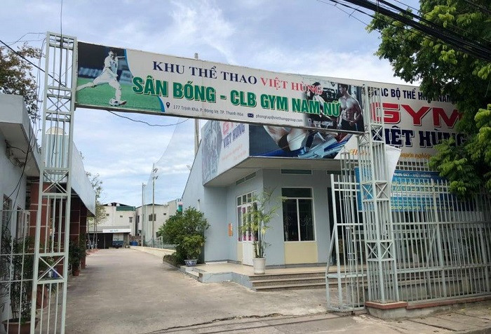 Va cham tren san bong mini, 