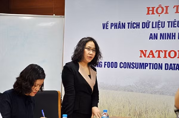 Tại buổi lễ trao quyết định, Bộ trưởng Nguyễn Chí Dũng thay mặt Lãnh đạo Bộ, Ban Cán sự Đảng bộ Kế hoạch và Đầu tư đề nghị bà Nguyễn Thị Hương thực hiện tốt nguyên tắc tập trung dân chủ trong tập thể lãnh đạo cốt cán của ngành.