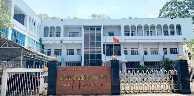 8. Đề nghị kiểm điểm nguyên Phó Chủ tịch tỉnh Kiên Giang: Ủy ban kiểm tra Tỉnh ủy Kiên Giang đã kết luận các vi phạm đối với ông Mai Anh Nhịn, nguyên Phó Chủ tịch UBND tỉnh và ông Nguyễn Văn Tâm, Giám đốc sở NN&amp;PTNT Kiên Giang. Ông Mai Anh Nhịn, Giám đốc sở NN&amp;PTNT (giai đoạn từ tháng 4/2010 đến tháng 11/2014) đã có sai phạm trong thực hiện dự án xây dựng, nâng cấp đê biển An Biên – An Minh. Ông Nguyễn Văn Tâm, kế nhiệm ông Nhịn tiếp tục có những sai phạm nghiêm trọng liên quan công trình.