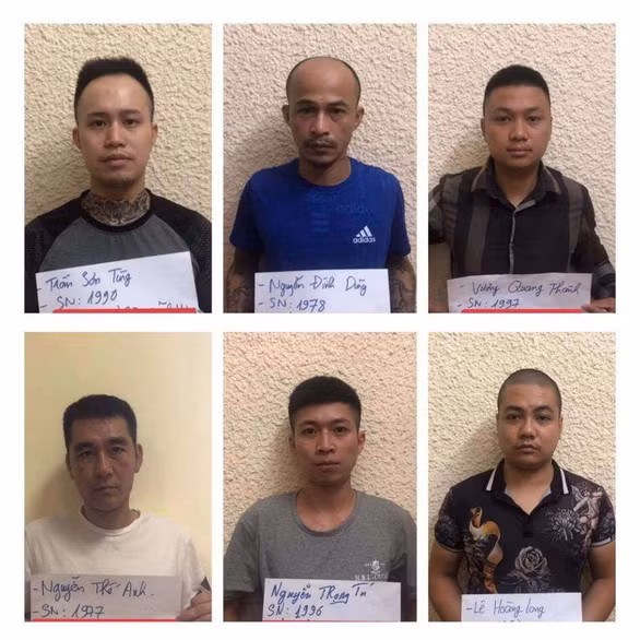 3. Bắt 6 nghi phạm trộm cắp, tiêu thụ phụ tùng ô tô chợ giời Hà Nội: Công an TP Hà Nội bắt giữ 6 nghi phạm trong ổ nhóm trộm cắp, tiêu thụ phụ tùng ô tô tại chợ Hòa Bình (chợ Giời). Cầm đầu đường dây là Nguyễn Thế Anh. Anh bàn bạc và thỏa thuận việc trộm gương và thu mua với Thành, Tú, Long, Dũng, Tùng đều là những nghi phạm. Khi có hàng, chúng gọi điện thông báo và Anh cử vợ ra nhận.