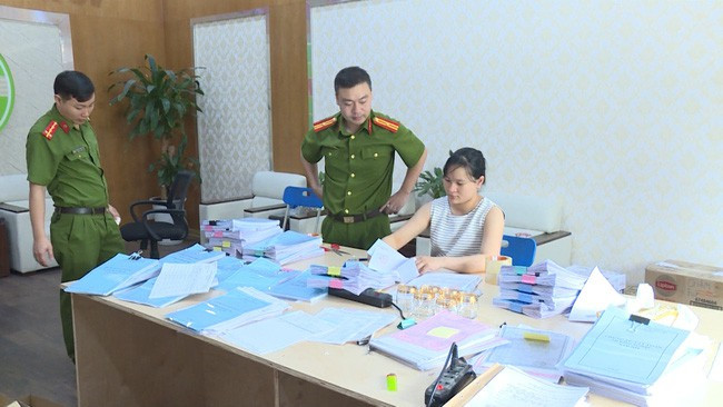 Lat tay chieu thuc bang nhom mua ban hoa don tri gia 2.000 ty