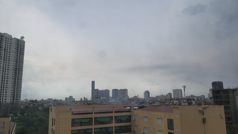 Dang nang gat, troi Ha Noi bong xam xit sap mua dong lon-Hinh-4