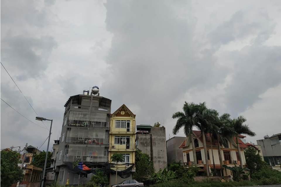 Dang nang gat, troi Ha Noi bong xam xit sap mua dong lon-Hinh-8