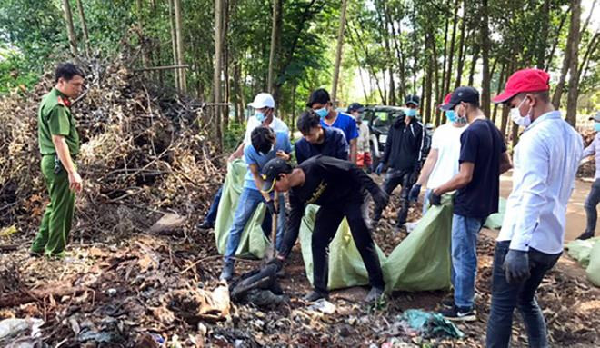  Bắt quả tang Shing Mark Vina chôn hơn 3 tấn chất thải công nghiệp ra môi trường: Chiều 18/7, Phòng Cảnh sát môi trường (PC05) Công an tỉnh Đồng Nai cho xác nhận, đơn vị vừa bắt quả tang Công ty TNHH Shing Mark Vina (Công ty Shing Mark Vina; 100% vốn Đài Loan; đóng tại KCN Bàu Xéo, huyện Trảng Bom) chôn lấp trái phép hơn 3 tấn rác thải công nghiệp ra môi trường.
