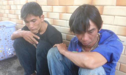 Dang hi hung vi vat guong xe Audi, trom bi CSGT tom