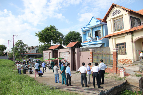 Sat lo nghiem trong, nhieu nha dan TP HCM troi song-Hinh-2