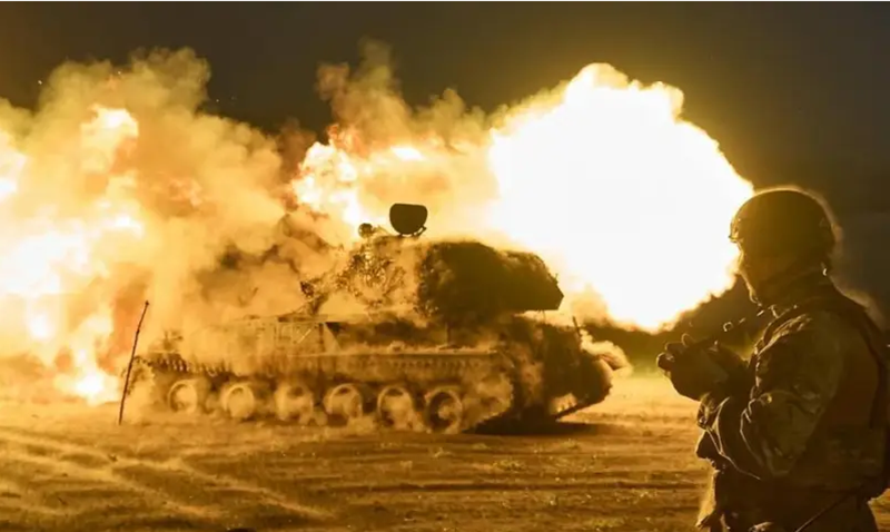 Lực lượng Nga đã đào hào vững chắc, kìm chân thêm đối phương, đồng thời tiêu diệt cả nhân lực lẫn trang thiết bị, thứ mà VSU ngày càng thiếu hụt. Và số lượng phương tiện, vũ khí của đối phương, bao gồm cả vũ khí NATO, mà quân Nga thu giữ được—nhiều trong số đó vẫn còn hoạt động tốt—vẫn chưa thể tính toán hết. Ảnh: Top War