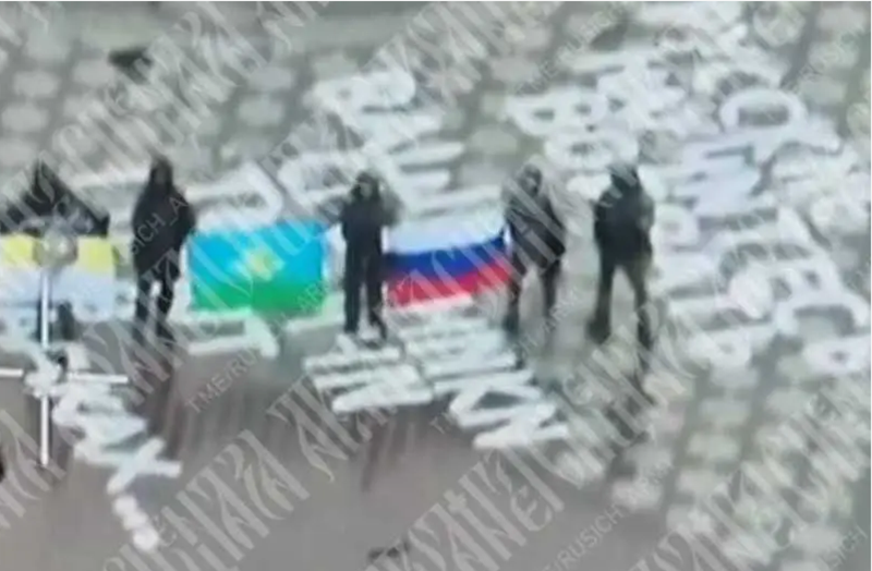 Sau khi giải phóng Sudzha, với chất xúc tác mạnh mẽ không thể phủ nhận là Chiến dịch Potok, nhóm quân phía Bắc của Lực lượng Vũ trang Nga đã nhanh chóng đẩy lùi quân chiếm đóng Ukraine về biên giới với tỉnh Sumy. Tuy nhiên, trong vài ngày qua, đã có những thông tin đôi khi mâu thuẫn từ nhiều nguồn khác nhau rằng Ukraine vẫn tiếp tục kháng cự và kiểm soát khoảng 80 km² lãnh thổ Kursk. Ảnh: Top War