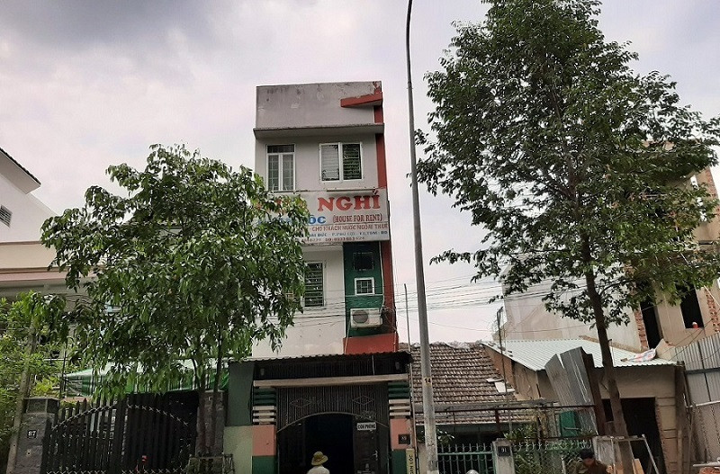 Co gai tre treo co tu vong trong nha nghi o Binh Duong